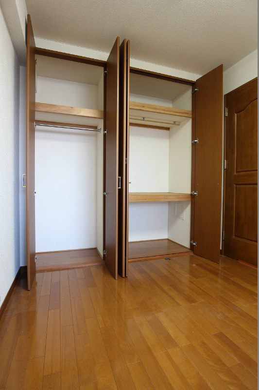 サンライフ大手町 クローゼットの中に棚があると、使いやすいですね！