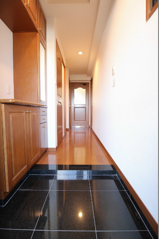 サンライフ大手町 シックな玄関。