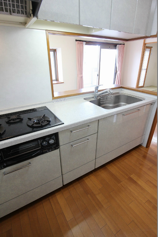 サンライフ大手町 グリル付のシステムキッチン。