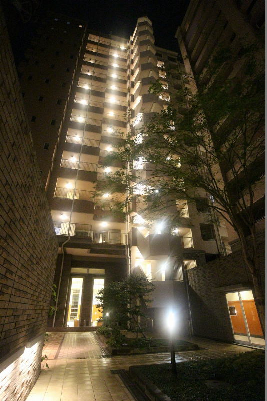 建物内には中庭もあるマンションです。