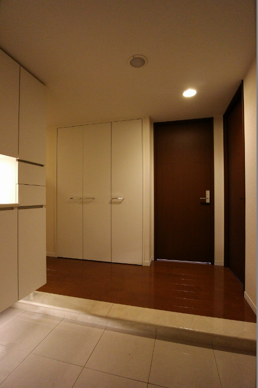 リビオ 大手町 グランエンブレム 大型のシューズボックスです。