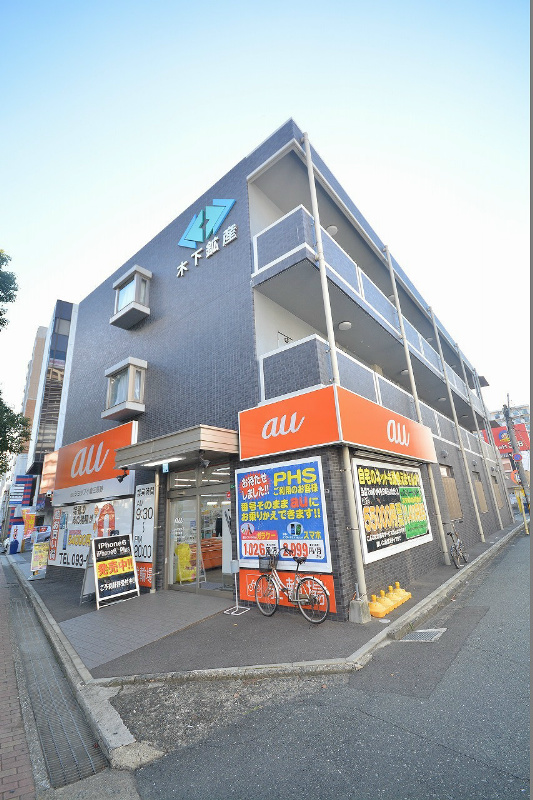 木下鉱産ビルⅤ 3階建ての鉄筋コンクリート造の物件です。エレベーター付き。