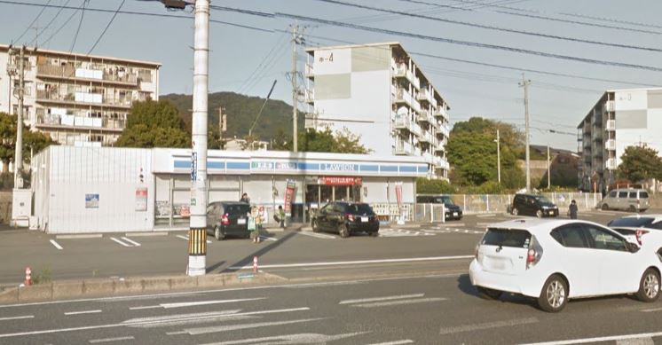 Renatus 東二島 ﾛｰｿﾝ 若松東二島三丁目店