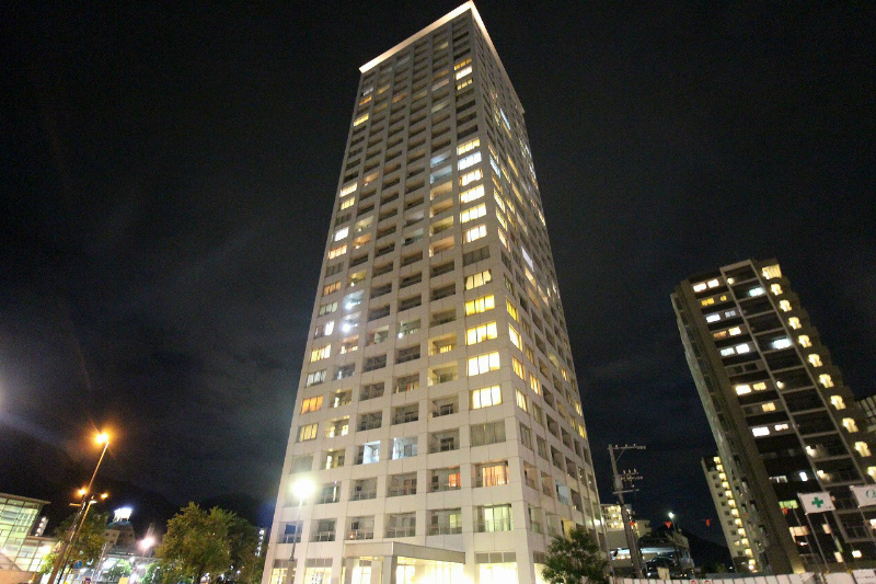 門司駅前のみんなの憧れ ”タワーマンション” です。