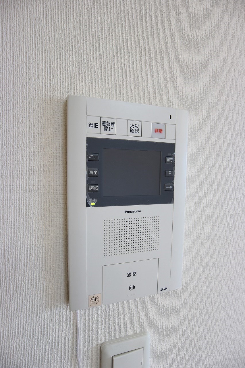 グランドキャッスル三萩野 安心安全のモニター付インターホン。