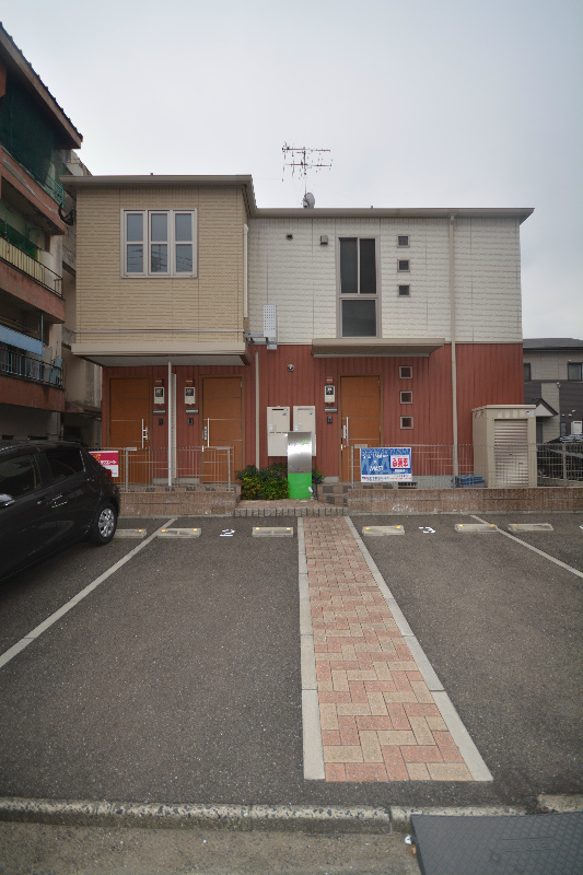 グランモア片野新町 閑静な住宅街にございます