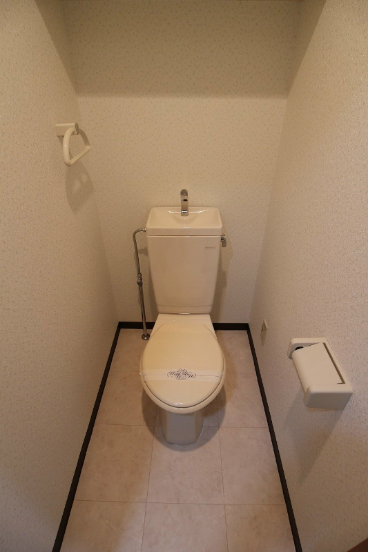 中津口センタービル  収納棚が嬉しいですね。