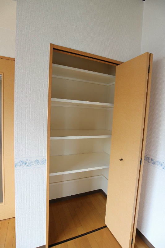 中津口センタービル  収納