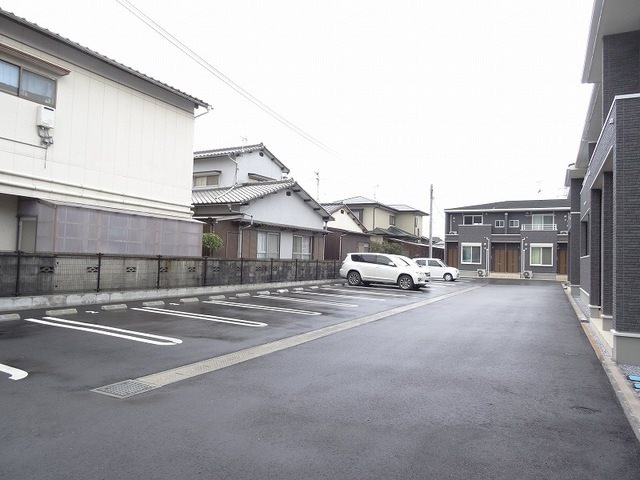 ビオラハウスⅡ 駐車場