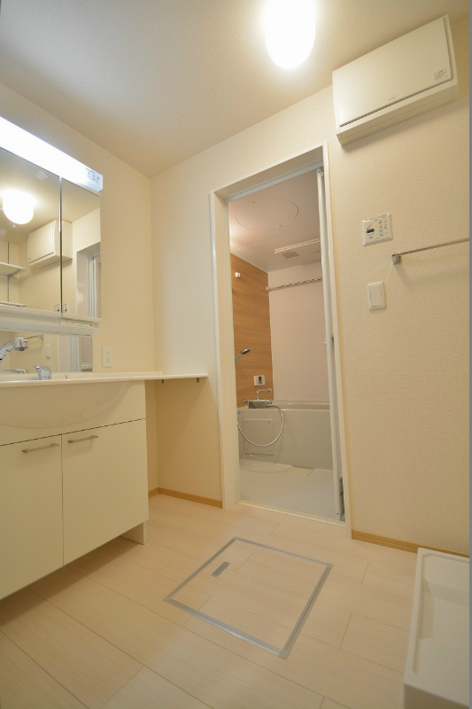 セジュール熊本 120㎝の幅広の洗面台です。