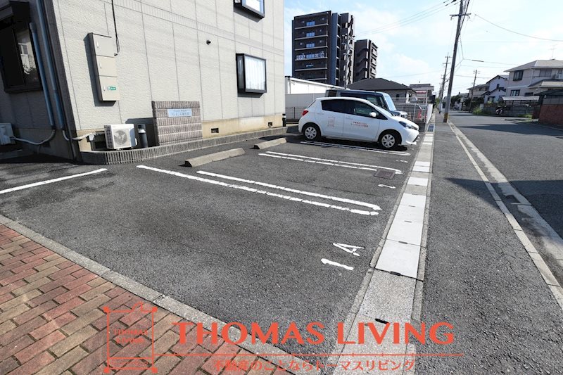 クレセント鴨生田 敷地内駐車場