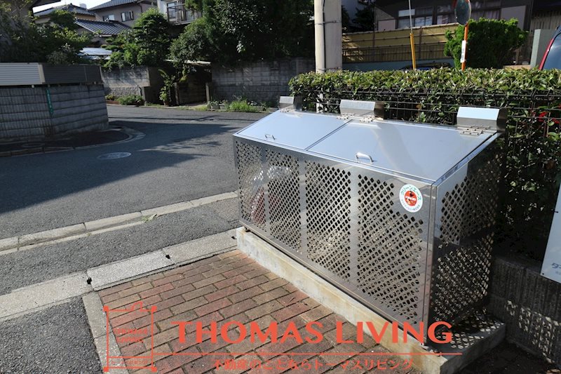 クレセント鴨生田 敷地内ゴミ捨て場