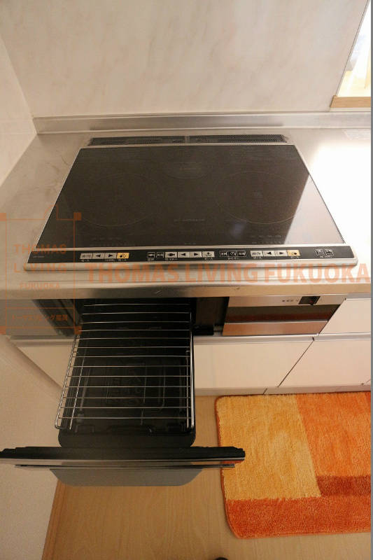シャーメゾン グランドソレイユ門司 グリルもあるシステムキッチン。