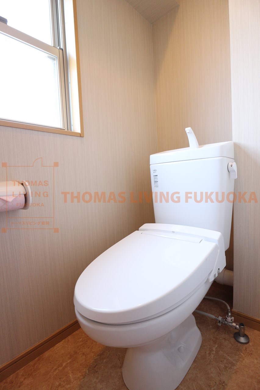 第60川崎ビル  トイレにも窓が有ります。