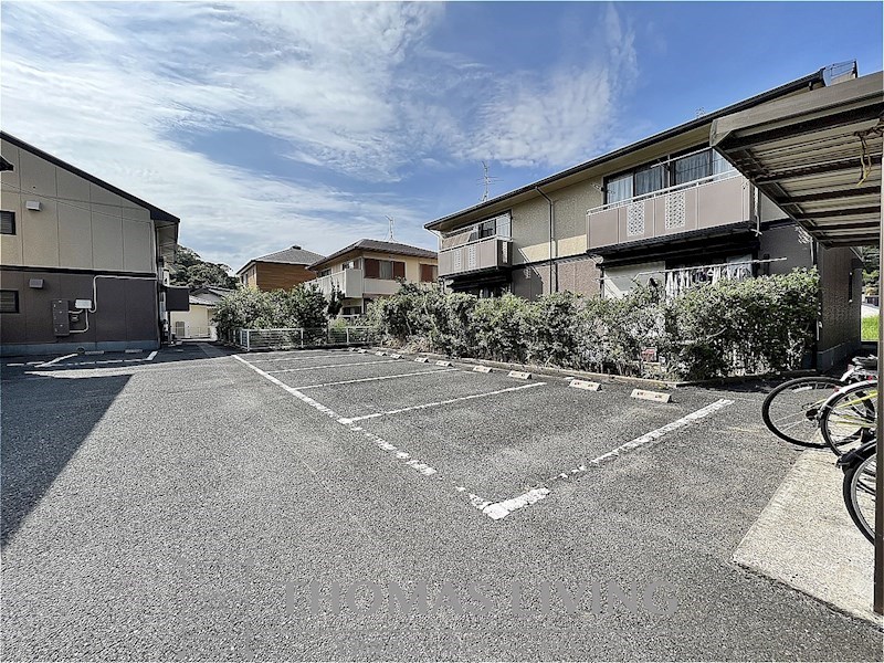 セジュール鴨生田 C棟  駐車場
