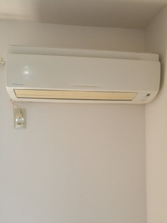 ヴァンソレーユ B棟  冷暖房が備わっております。