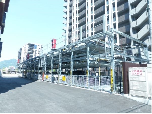 門司ポロニア 平置き駐車場もあります。