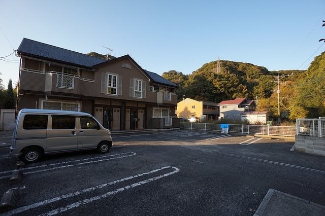 メゾン・ボー　E棟 駐車場