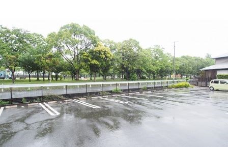 エバーステージA 駐車場