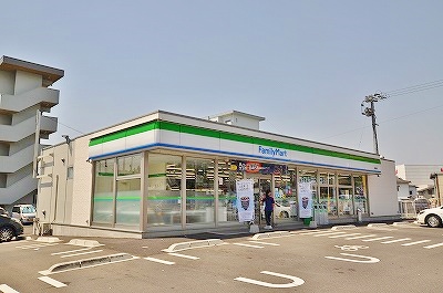 楓 ﾌｧﾐﾘｰﾏｰﾄ 茶売町店