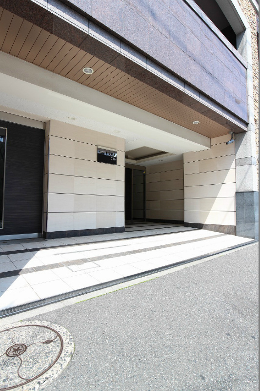 フェルト716 シンプルでおしゃれなエントランスです。
