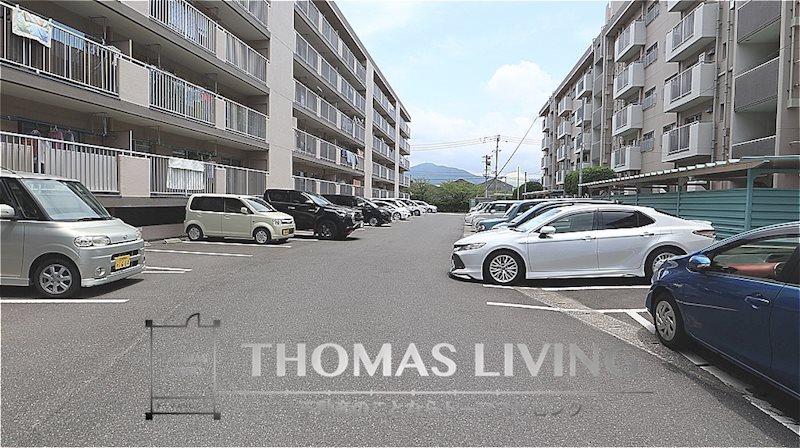 エメラルドタウン本城 E棟 駐車場