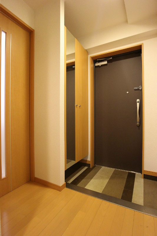 フェルト1113 お部屋探しは玄関を開けた時の第一印象で決まりますね♪