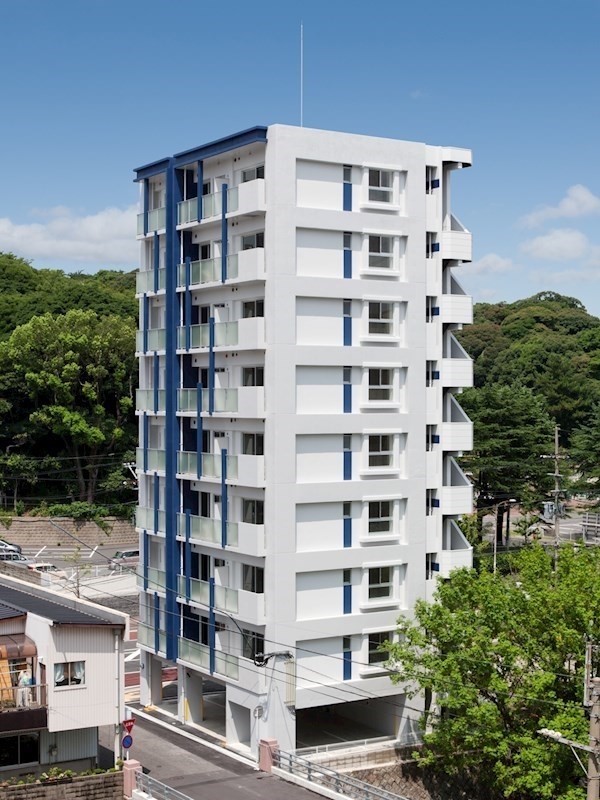 アンテス上到津  青い外観が清々しく人気のマンションです。