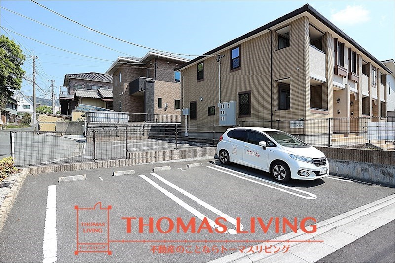 ジャルディーノ 広々とした駐車場