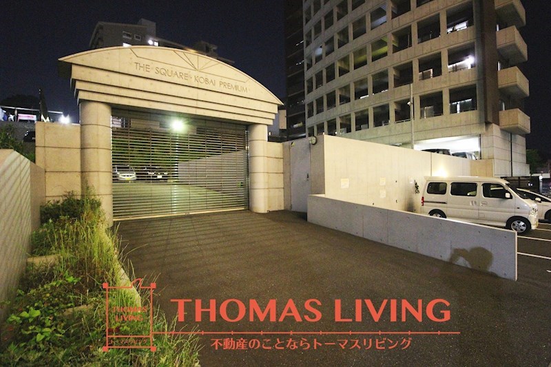 THE SQUARE KOBAI PREMIUM シャッターゲート付きの駐車場です。