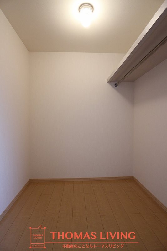 セジュール原町 ウォークインクローゼットの中です。