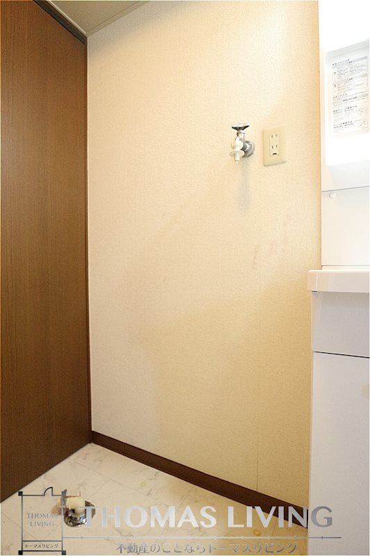 ヴィラ・サンロイヤル B棟  室内洗濯機置き場です。