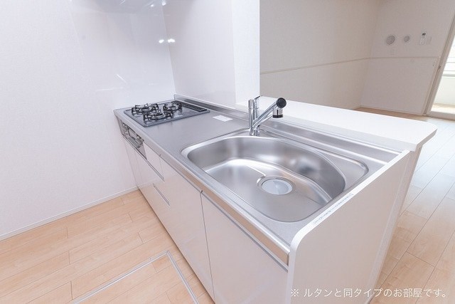 ボニート・アンジュⅡ B棟  カウンタータイプのシステムキッチン。