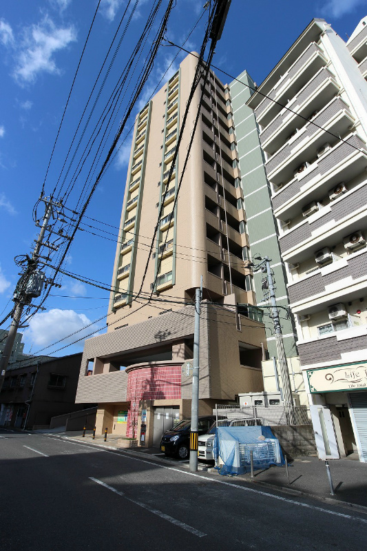 ウイングス三萩野 敷地内駐車場も取れますよ。