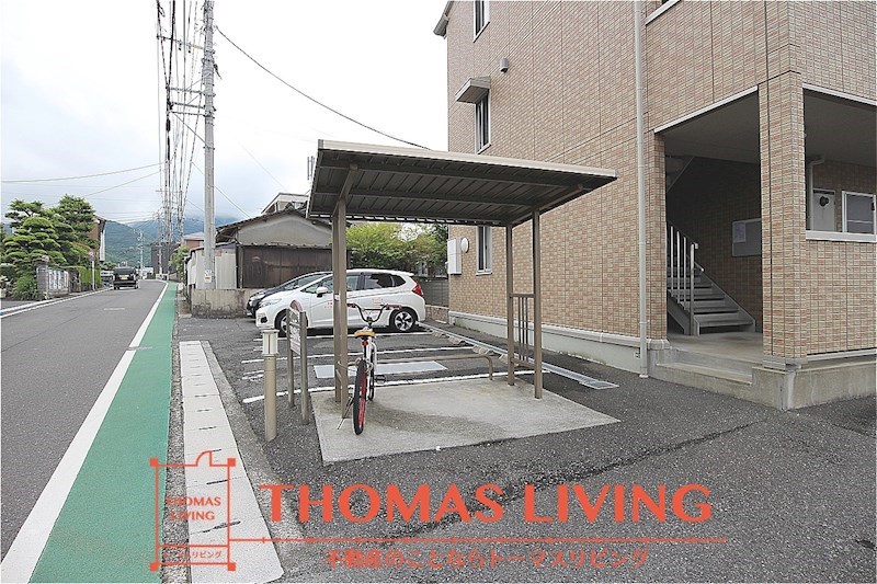 ニュー上の原 駐輪場