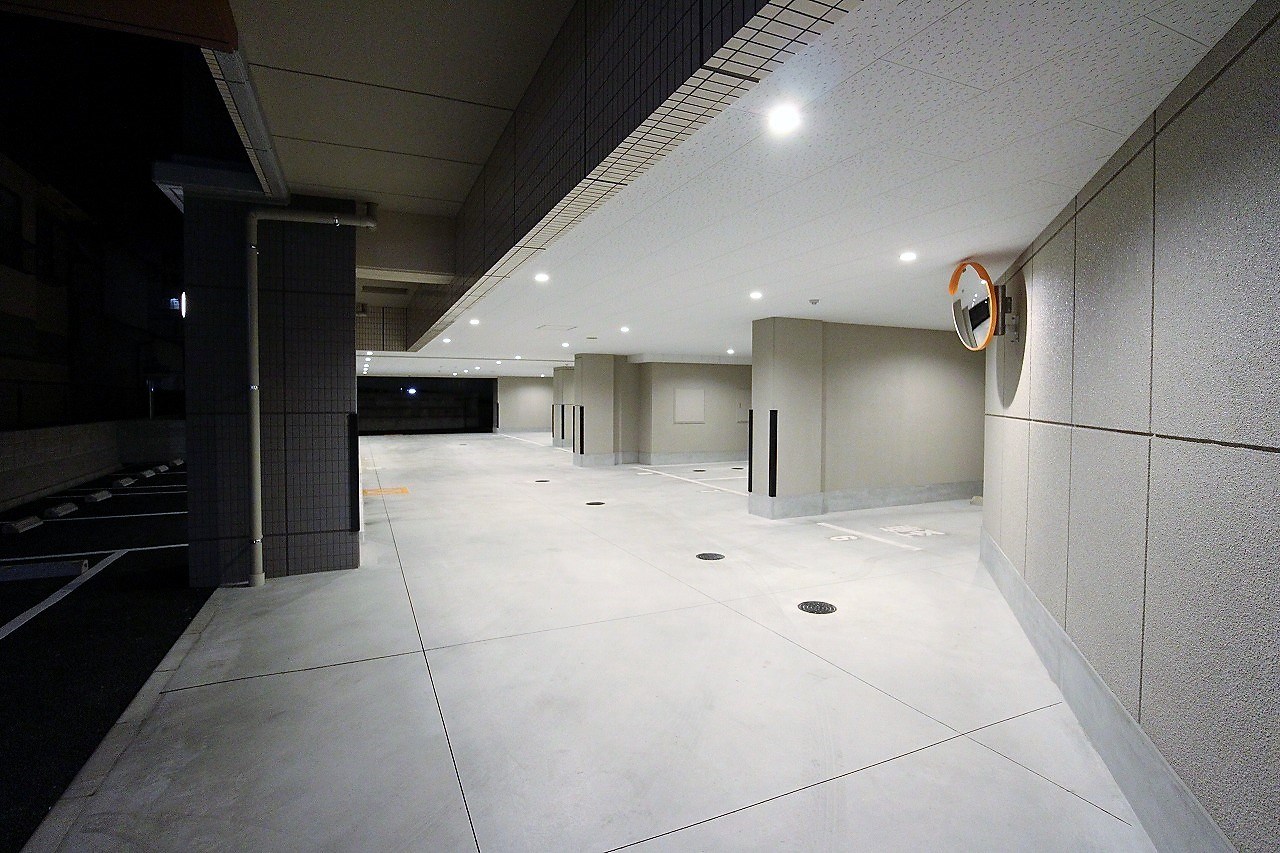 ニューサンリバー15番館 駐車場
