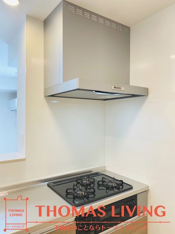 D-room西小倉 ３口コンロやグリルの備わったシステムキッチンです。
