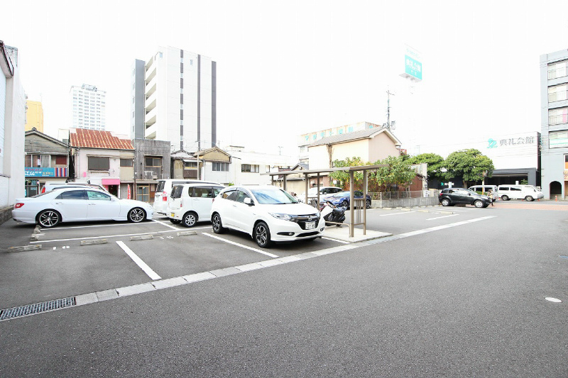 ドゥ　リヴェール 駐車スペースも広いので愛車も安心ですね。