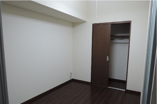 門司ポロニア弐番館 ベッドルームも5帖近くあります。