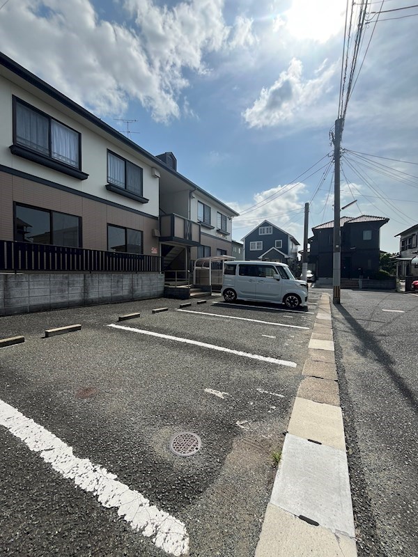 ドエル鴨生田 A棟 駐車場
