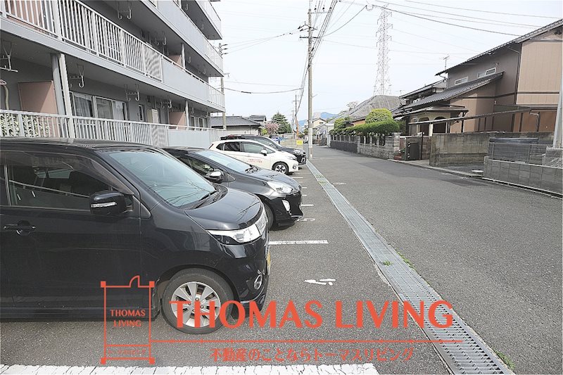 サルヴァトーレ本城 駐車スペースです。