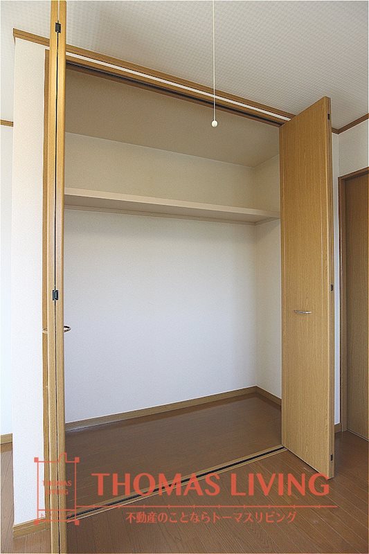ウインズヒル明里Ⅱ 奥行きのあるクローゼットです。