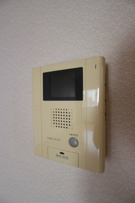 アネシス片野 TVモニター付インターホンなので安心です。