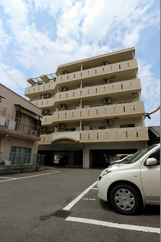 オートロック付マンションです。