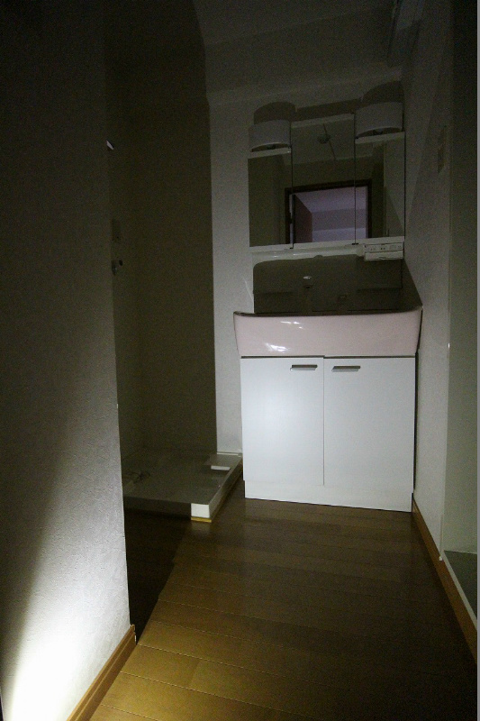 グッドシティ下富野 電気回線が開通していない為、暗いですが、ご了承下さい。
