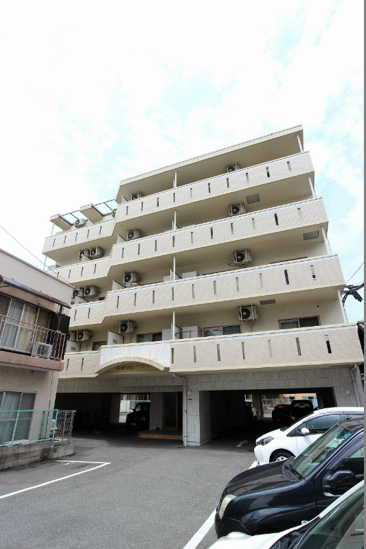 グッドシティ下富野 オートロック付マンションです。