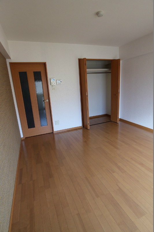 グッドシティ下富野 9帖の広めのお部屋です。