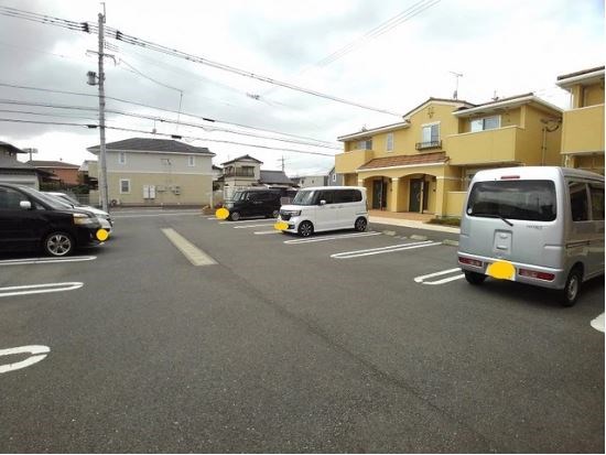 クレストコートⅡ 駐車場