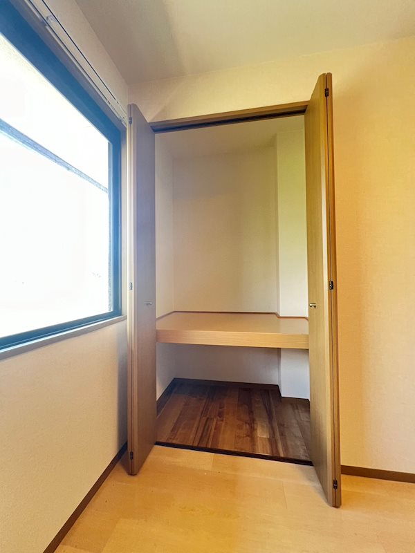 ラーク福江　A棟 ※別号室の写真です。たっぷり収納できます。