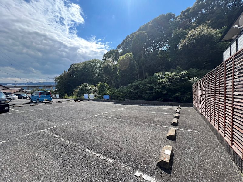 ラーク福江　A棟 駐車場